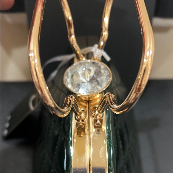 La Terre | Quilted Emerald Green Handbag w/ Crossbody Strap - Picture 9 of 15